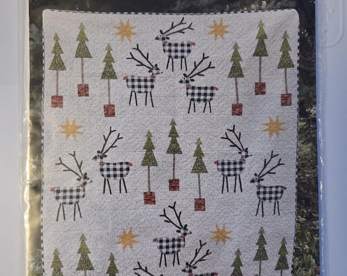 Cotton Street Commons So This Is Christmas Quilt Pattern. Estate Preowned Like New Condition. Free SHIPPING.
