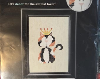 Artiste Cat Counted Cross Stitch Kit. FREE SHIPPING. Good Condition.