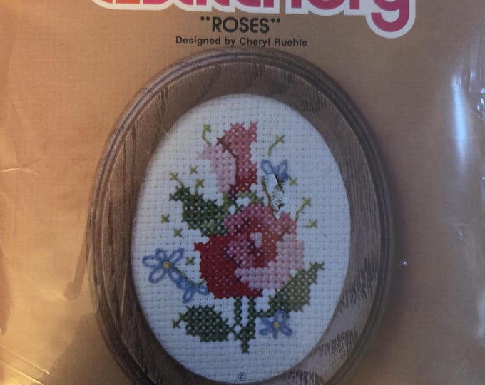 Jiffy Stitchery Roses Counted Cross Stitch Kit. FREE SHIPPING. Older Good Condition.