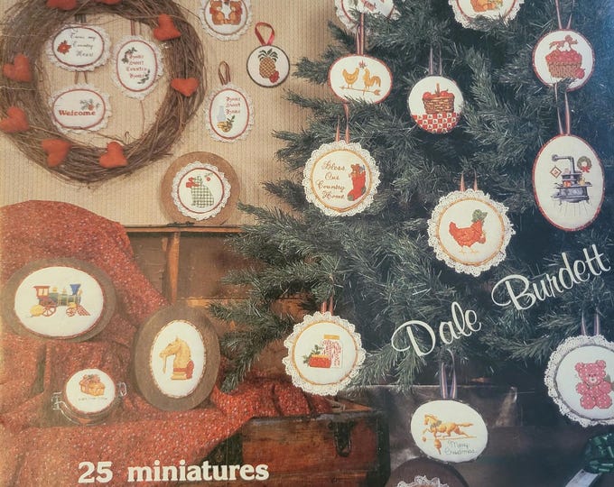 Dale Burdett Christmas Miniatures Country Puffs 25 Miniatures Cross Stitch Pattern. FREE SHIPPING. Used Condition.