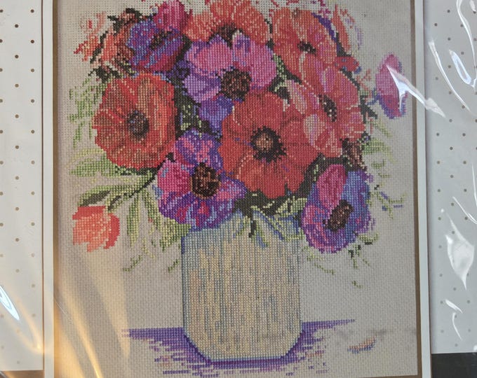 Design Works Anemones Cross Stitch Kit. FREE SHIPPING. New Condition.
