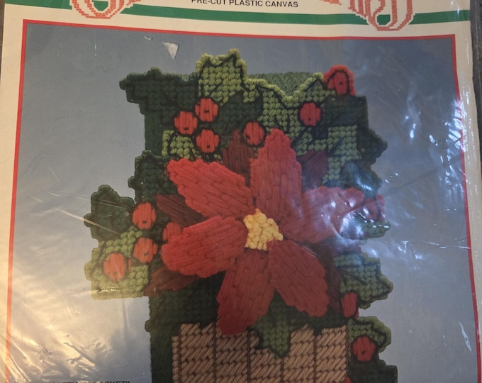 Bucilla Christmas Poinsetta in a Basket Plastic Canvas Kit FREE SHIPPING. Older Good Condition.