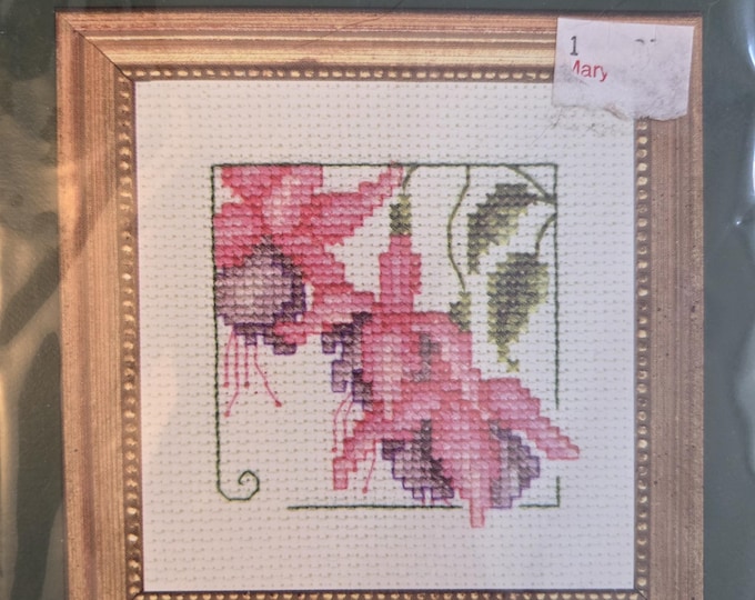 Serendipity Designs Carolyns Garden Fuschia Counted Cross Stitch Kit. FREE SHIPPING. Good Condition.