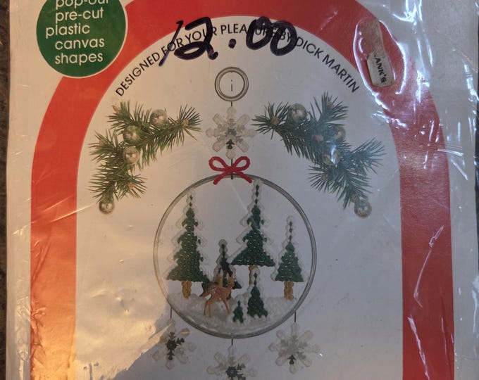 Leisure Arts Canvas Capers Winter Deer Shimmer Ring Plastic Canvas Kit. FREE SHIPPING. Older Condition.