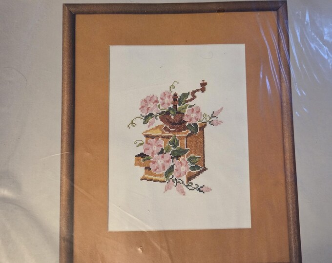 Columbia Minerva Pepper Mill Picture Stamped Cross Stitch Kit. FREE SHIPPING. Good Condition.