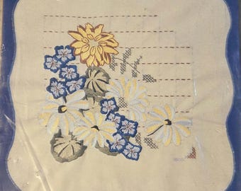 Betsy Ross Needlecraft TV Scarf Country Floral 14"x15". FREE SHIPPING. Older Condition