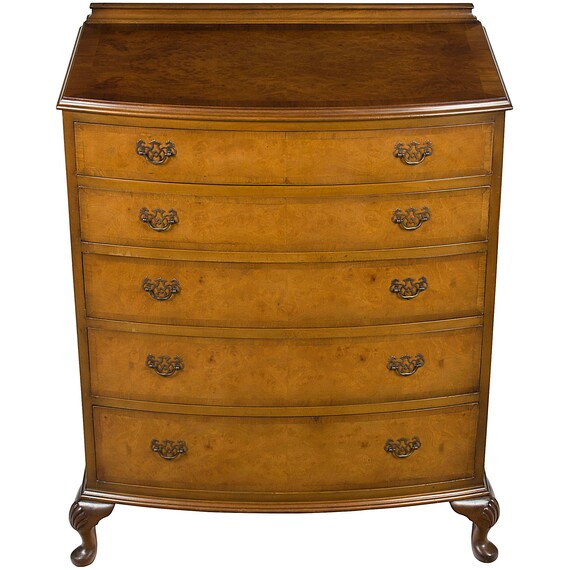 Vintage Queen Anne Style Bow Front Bedroom Chest Of Drawers Dresser