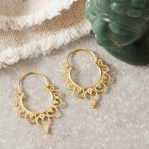 Gold Sleeper Filigree Creolen, 18K vergoldetes Sterling Silber, Boho entworfen Creolen, ethnische Creolen