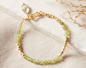 Peridot Beaded Gold Bracelet, Peridot Gold Plated Bracelet, Green Peridot Teardrop Bracelet, Beaded Friendship Bracelet, August Birthstone