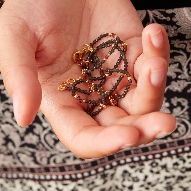 Black Spinel and Ruby Beaded Antique Short Layering Necklace, 18K Gold and Sterling Silver, July Birthstone 画像 9