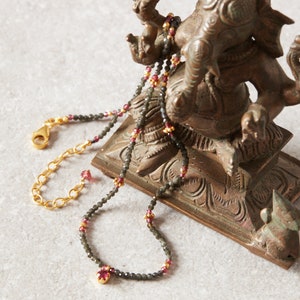 Black Spinel and Ruby Beaded Antique Short Layering Necklace, 18K Gold and Sterling Silver, July Birthstone 画像 6