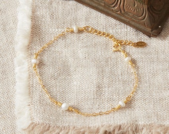 Pearl Beaded Friendship Bracelet, Gemstone and Gold Beaded Bracelet, Pearl Stacking Bracelet, June Birthstone Bracelet