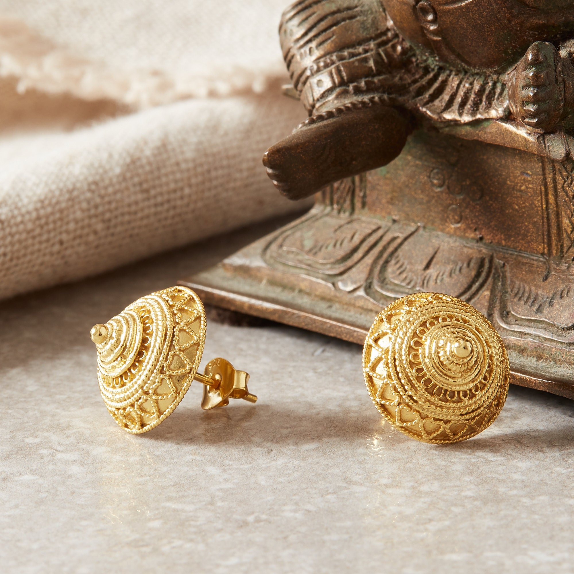 Khazana store ear studs