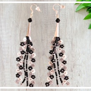 Black and White Beaded Daisy Flower Earrings, Dangle and Drop, Gifts for Her, Dainty Earrings, Daisy Earrings, Flower Earrings, Handmade