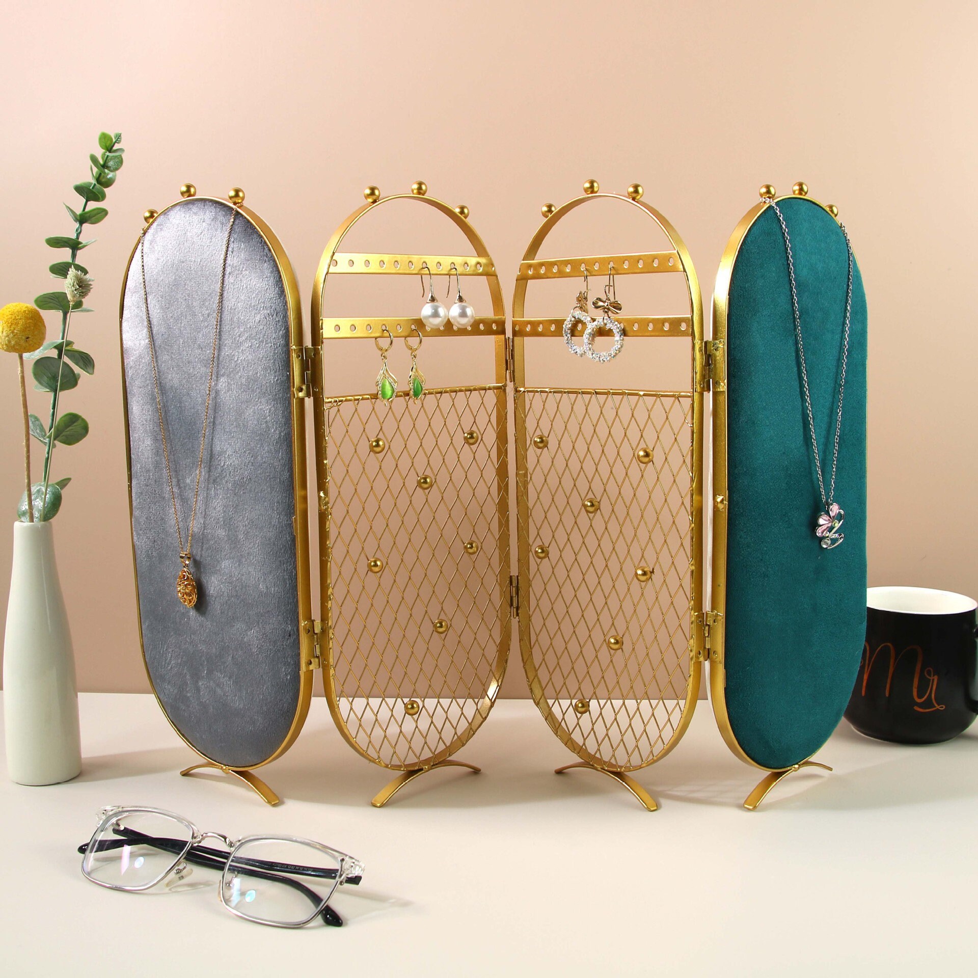 Folding jewelry shop display