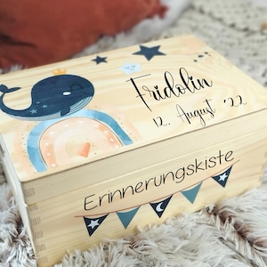 Erinnerungskiste, Erinnerungsbox, Spielzeugkiste, Spielebox, Holzkiste mit Namen, individuell, personalisierbar, Taufgeschenk Wal Regenbogen
