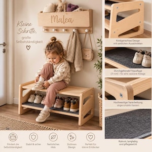 Può includere: Una panca portascarpe in legno chiaro a due livelli con un rivestimento in feltro grigio scuro sui ripiani. Sopra la panca, una mensola da parete abbinata presenta il nome Malea, cinque ganci bianchi e un ripiano superiore per piccoli oggetti.