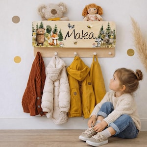 Armoire enfant avec étagère, personnalisée avec prénom, patères, porte-manteau : animaux de la forêt