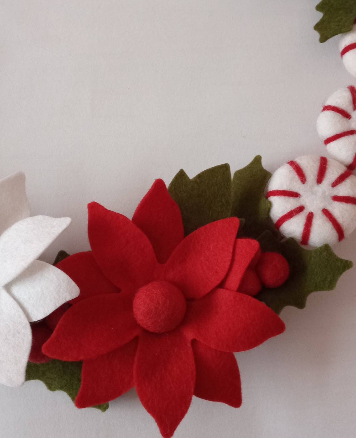Wool Felt Flowers - Victorian Christmas Flowers - 19 Flowers & 24 leaves -  DIY Christmas Wreaths, Garlands, Headbands