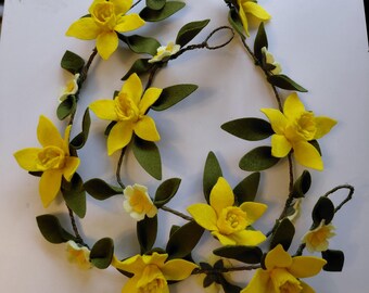 Felt Daffodil Garland: Handmade Floral Spring Decor