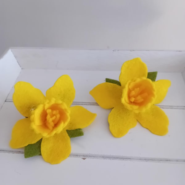Felt Daffodil Brooch: Handmade Welsh St David's Day Pin