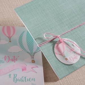 PHYSIKALISCHE Luftballons Taufeinladungen in Umschlag Partygäste lädt ein Einzigartiges Taufbriefpapier Einladungskarte Baby Mädchen Junge griechisch