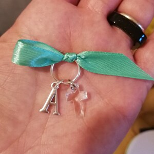 Spille iniziali Spille greche per battesimo Martirika Spille per testimoni Martirika Battesimo Croce trasparente Bomboniere personalizzate Bambina Bambino Regali per gli ospiti del battesimo