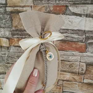 Portachiavi con croce color turchese e beige con occhio malvagio, bomboniere per battesimo, bomboniere per matrimonio, bomboniere greche con koufeta, sacchetto porta regali per gli ospiti, stile rustico unico