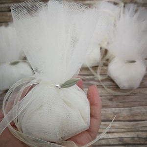 Bomboniere fatte a mano con perle di oliva, bomboniere per matrimonio, bomboniere greche con koufeta, regali per gli ospiti, sacchetto di tulle circolare greco, stile greco unico