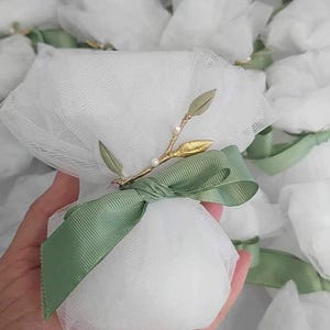 Eleganti bomboniere con perle di ulivo, matrimonio verde, regali unici per ospiti, bomboniere, souvenir Koufeta, idee regalo, evento rustico, matrimonio fatto a mano
