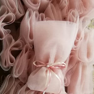 Bomboniere in perle color avorio e moka, bomboniere per matrimonio, bomboniere per battesimo, regali per gli ospiti, souvenir, omaggio per la sposa, classiche bustine di tulle.