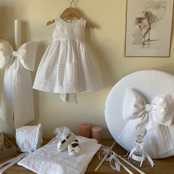 Weiß komplett Tauf-Set Kleid Andenken-Box Kerze Handtuch-Set Flasche Seife Traditionelle kirchliche Zeremonie Baby Mädchen handgemachtes Taufgeschenk