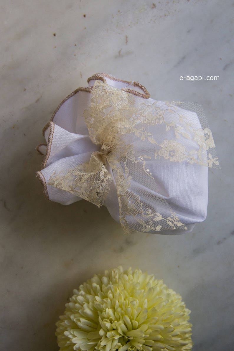 Cute favors Lace bomboniere 50-200 Dragees favors Wedding favors Guests baptism favors White Beige giveaway Unique pouch favor Girl Boy gift