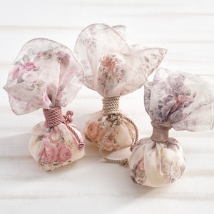 Bomboniere con fazzoletto, regali per invitati al matrimonio, souvenir per il battesimo di una bambina, idee per bomboniere greche, matrimonio romantico