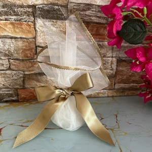 Semplici ed eleganti Colori opzioni favori Bomboniere battesimo Nozze Souvenir greci con koufeta Regali per gli ospiti del battesimo Sacchetto di tulle