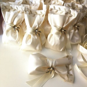 Foglie di ulivo, bomboniere per ospiti unici, bomboniere per matrimoni, bomboniere greche per battesimo, souvenir per il battesimo, idee regalo, eleganti eventi in avorio.
