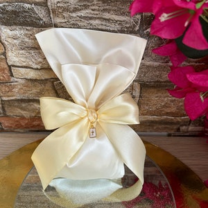 Bomboniere Croce in oro 24K Bianco Avorio Sacchetto in raso Ospiti unici Souvenir di nozze Bomboniera greca per battesimo Omaggio per battesimo Evento elegante