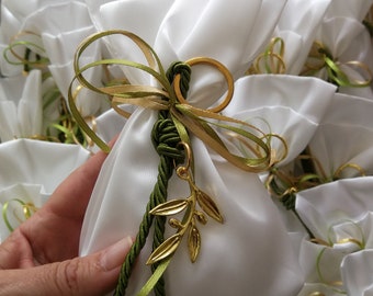 Keychain olive favors Wedding bomboniere souvenirs with koufeta confetti Wedding guests gifts  Unique rustic elegant style