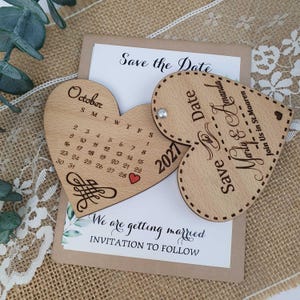 Aimants "Retenez cette date" en bois avec calendrier gravé, Magnets de mariage en forme de coeur, "Retenez cette date" rustique, Retenez cette date, Faire-part 3D multicouche