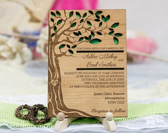 Baumhochzeitseinladung, hölzerne Laser geschnittene Hochzeitseinladung, einzigartige rustikale Einladung, grüne Blättereinladung persönlich