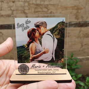 Klares Acryl Save the Date mit Ständer oder Magnet | Save the Date Bild und QR-Code | Sparen Sie den Abend Hochzeitsmagnet | Moderne Hochzeit