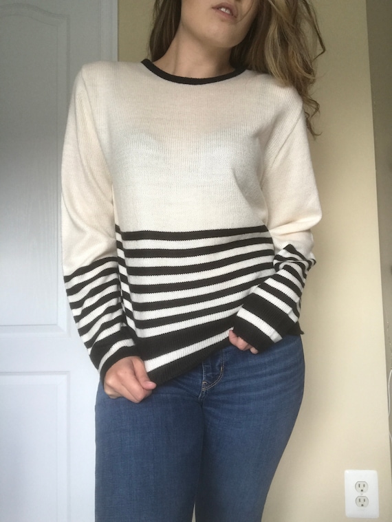 1990's Striped Navy Blue and White Sweater - image 1
