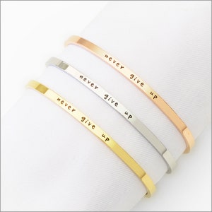 Bracelet Carré Torsadé Acier Titane NEVER GIVE UP - Manchette Ouverte Réglable - Neuf Avec étiquettes