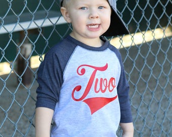 2e verjaardag honkbalshirt – verjaardagsoutfit honkbalthema – T-shirt honkbalfeest twee jaar – verjaardagsshirt peuter jongen