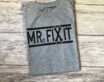 Chemise pour papa Mr. Fix It, t-shirt pour papa pratique, cadeau de fête des pères pour papa bricoleur, t-shirt amateur d'outils amusants – Idée cadeau pour papa