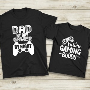 Camisetas de gamer a juego: Papá de día, futuro compañero de juegos