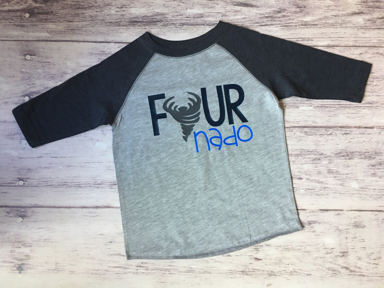 Jungen Tornado Weather Theme Tee zur 4.Geburtstagsfeier