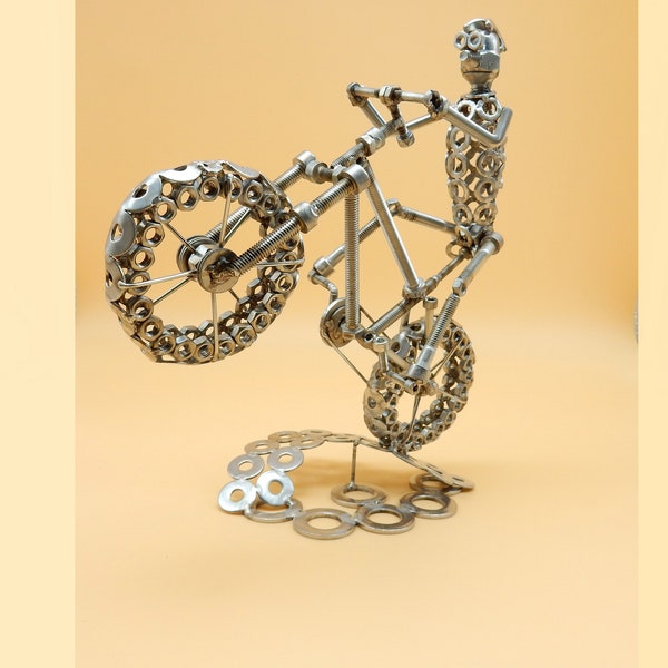 Metalart, recycling sculpture fat bike, fat bike sculpture,  modlle mountain bike, bike, fat bike bikes,bicycle  cross, scrap metals