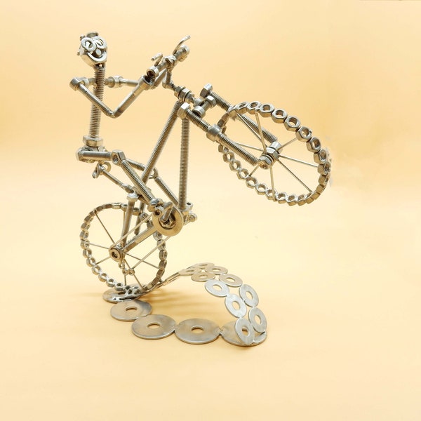 art, recycling,Metal sculpture bike, bike sculpture,  modlle mountain bike, bike, cyclistmountain bikes,bicycle  cross, sculpt  scrap metals