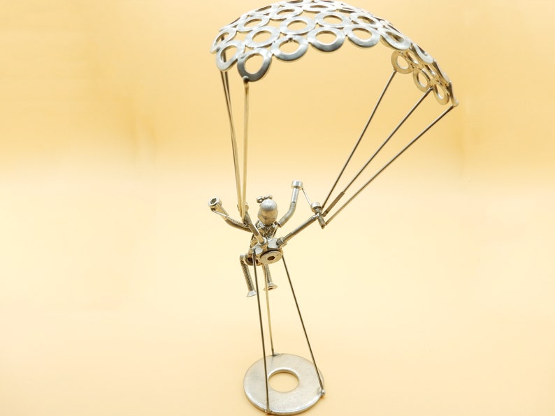 parachutiste parachute cadeau parachute lancement parachutiste officiel parachutiste brevet Art métal sculpture en métal ferraille image 5